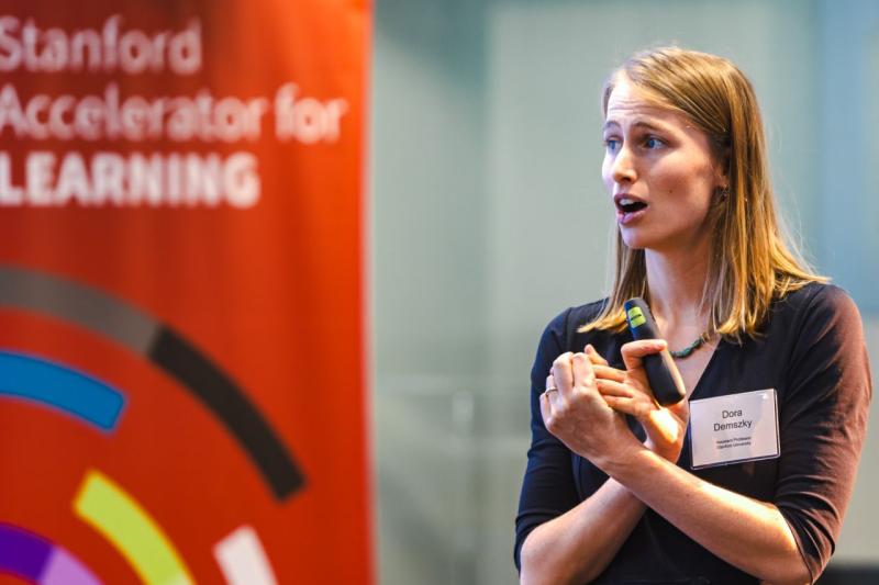 Dora Demszky presenting